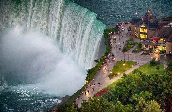 Promenade sur la fameuse Table Rock (Niagara Tourism)