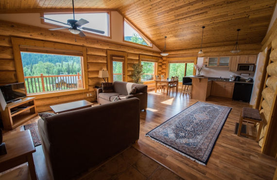 2 bedroom Family Luxury Log Home