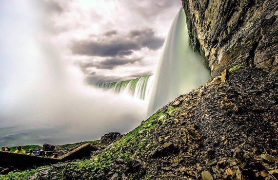 View of the Niagara falls from below (Niagara Falls Tourism, Orsi Gembiczki )
