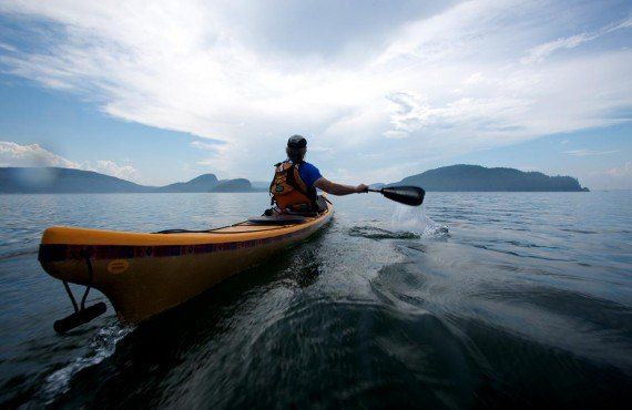 Sea kayaking in Bic National Park (Tourisme Quebec, Christian Savard)