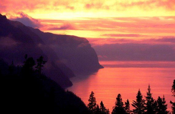 Coucher de soleil sur le fjord du Saguenay (Tourisme SagLac, Yves Ouellet)
