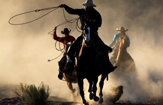 Cowboys dans un ranch d'Ashcroft (iStockPhoto, RobertPlotz)