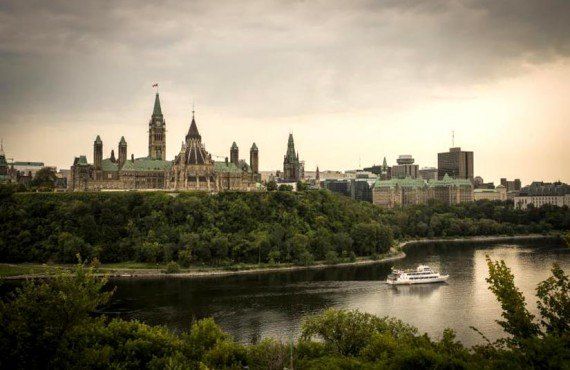 Le parlement d'Ottawa vu de Hull-Gatineau (Tourisme Ottawa)