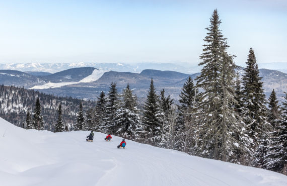 Luge en famille au Massif de Charlevoix