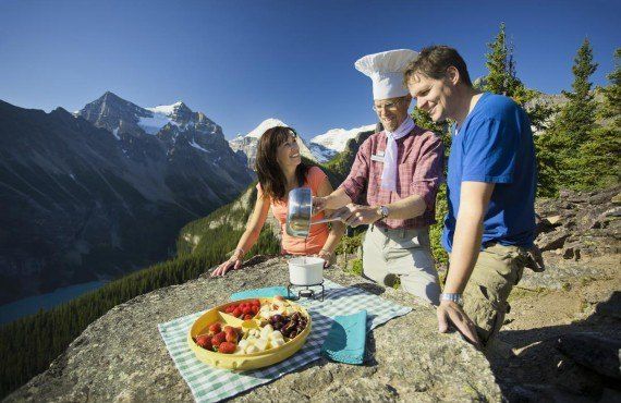 Rando et pique-nique de luxe au Lac Louise (Banff Lake Louise Tourism, Paul Zizka)