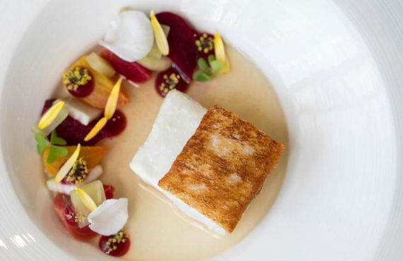@ Manoir Hovey plat de poisson issue du restaurant gastronomique du Manoir Hovey