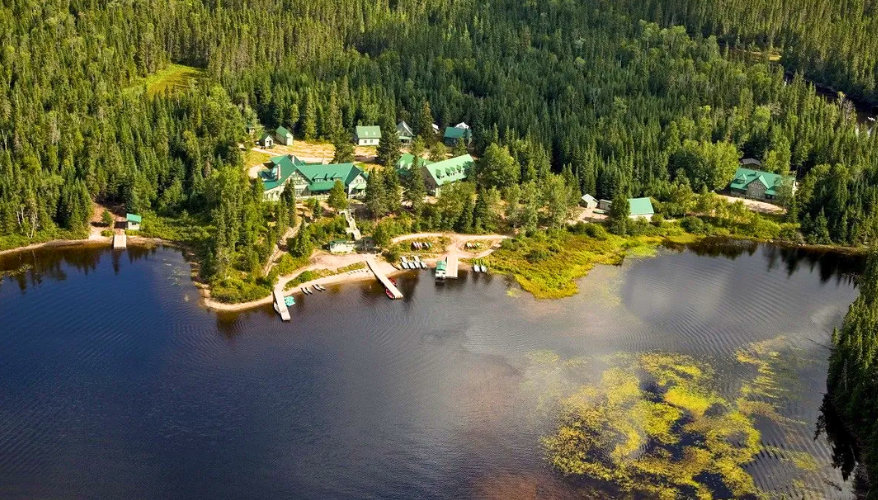 La seigneurie du Triton Une vue plongeante sur la Seigneurie du Triton une prestigieuse pourvoirie au Canada