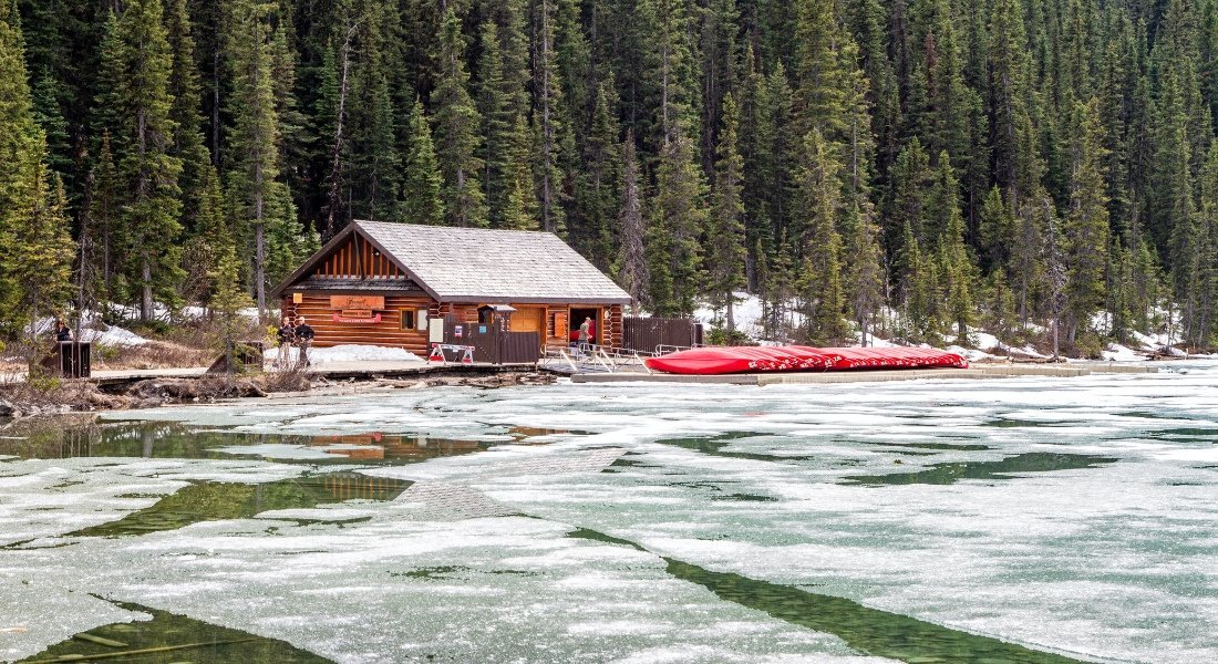 Unsplash - @Denisse Leon When to travel to Canada?