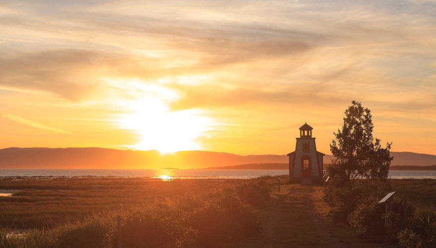 À Kamouraska, le spectacle commence au coucher du soleil Coucher de soleil sur le fleuve Saint-Laurent à Kamouraska