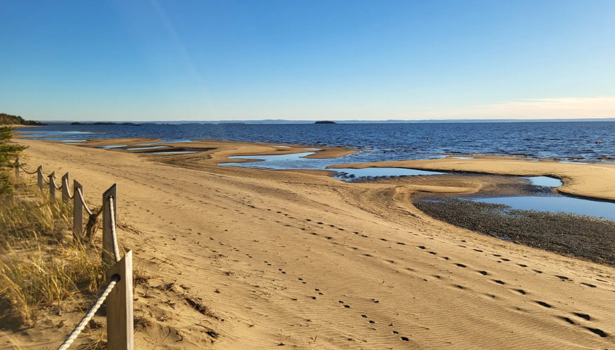 Pointe-Taillon National Park Sandy beach on the shore of Lake Saint-Jean in Pointe-Taillon National Park, Quebec.