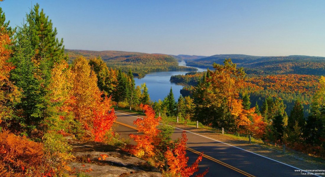 Route du parc national de la Mauricie en automne