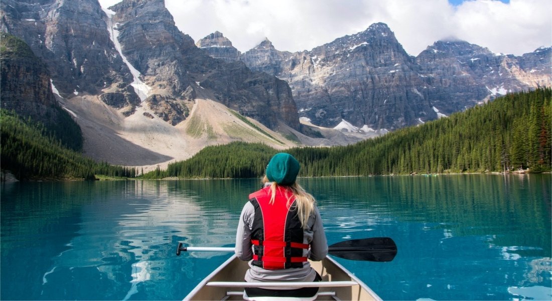 Canot sur le lac moraine