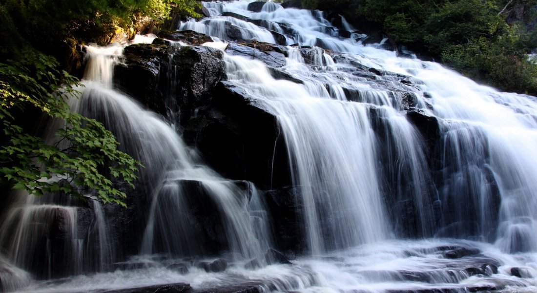iStock-157433907 @Onfokus chutes waber kayak
