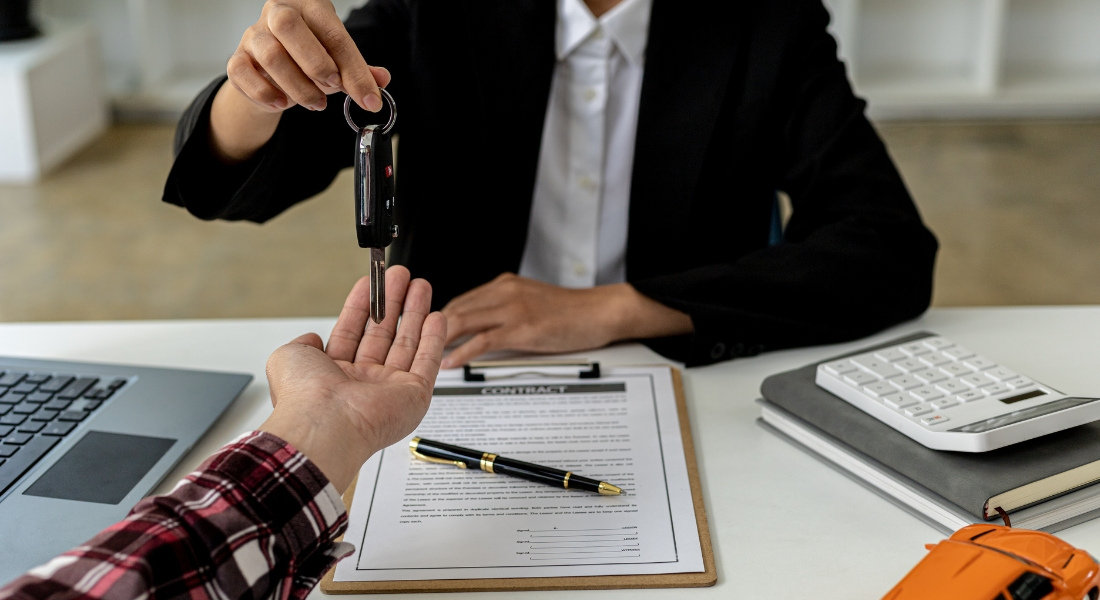 Formalités pour une location de voiture Contrat de location de voiture et remise des clés