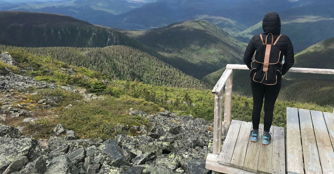 Parc de la Gaspésie Randonneuse dans le parc de la Gaspésie
