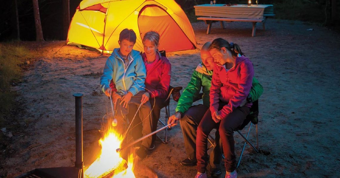 Camping dans le parc de la Gaspésie Campeurs dans le parc de la Gaspésie