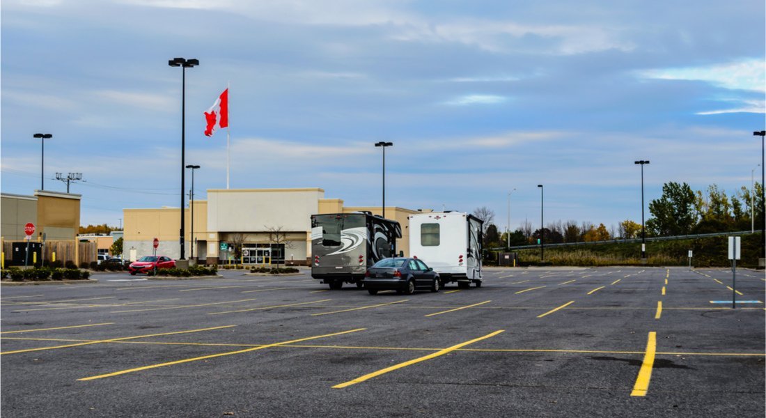 camping car sur un parking au Canada
