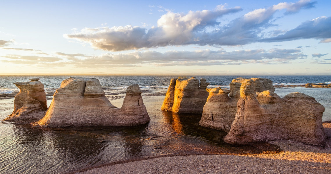 Île Nue of Mingan Sunset on the monoliths of Île Nue