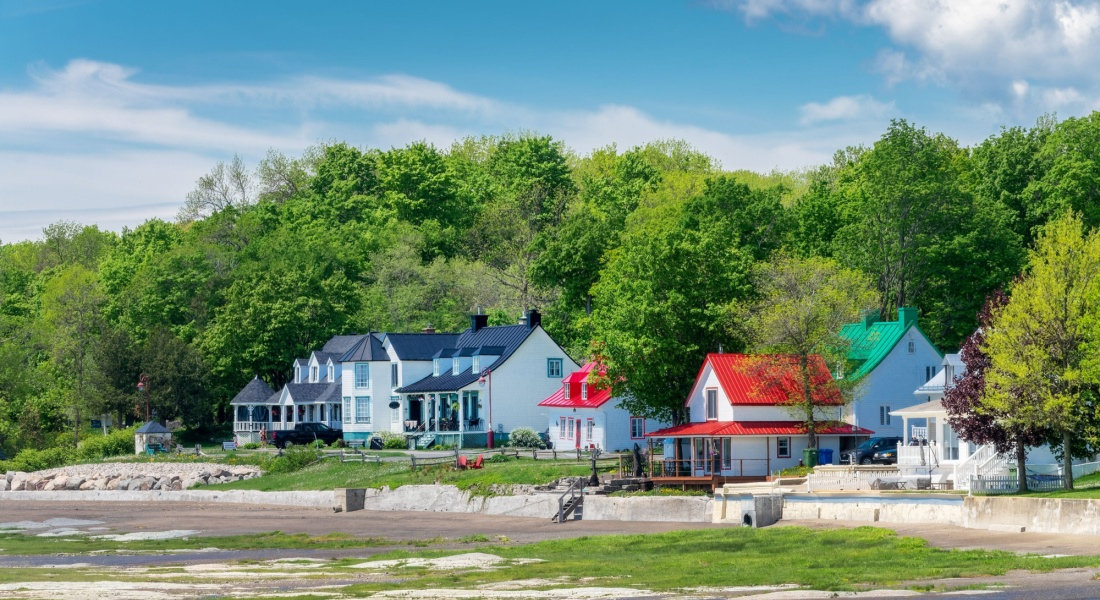 Houses on the shore, Saint-Jean-de-l'île-d'Orléans saint-jean-de-l'ile-d'orleans