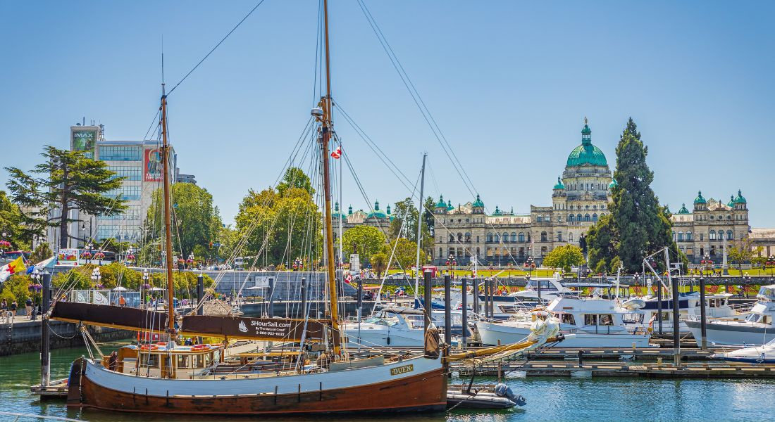 Vieux bateau dans le port de Victoria