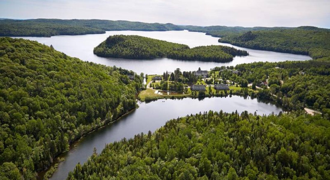 Séjour près d'un lac québec