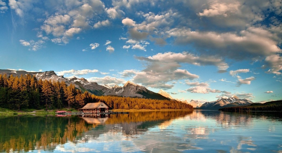 Lac Maligne dans l'Ouest canadien