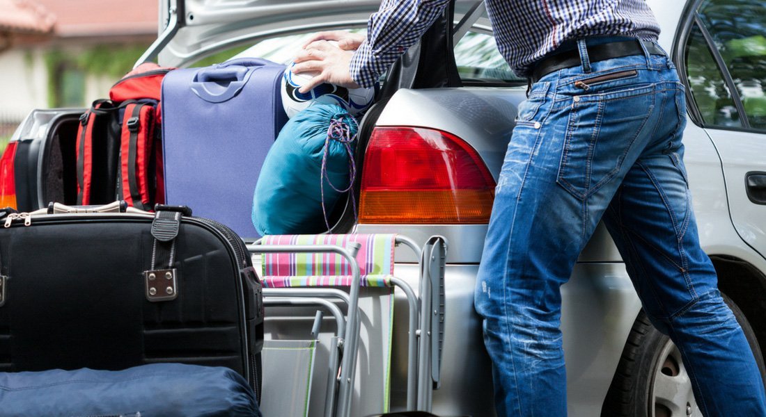 coffre de voiture rempli de bagage