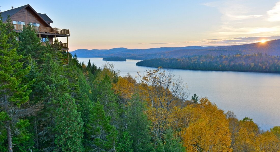 hôtel près d'un lac québec