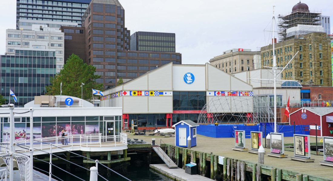 Vue sur l'entrée du Musée maritime de l’Atlantique 