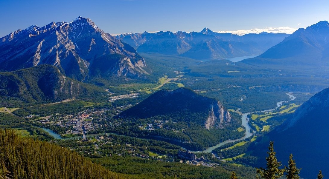 Adobe-213090616 @Dominik RVing in Western Canada