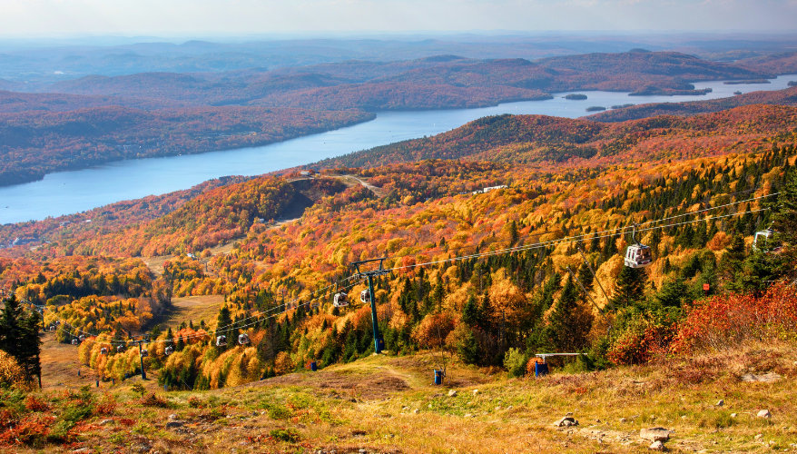 La meilleure place pour voir l'automne de haut Vue sur les couleurs d'automne depuis la gondole de Mont-Tremblant