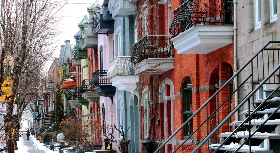 Plateau Mont Royal en hiver Maisons colorées du Plateau Mont Royal en hiver