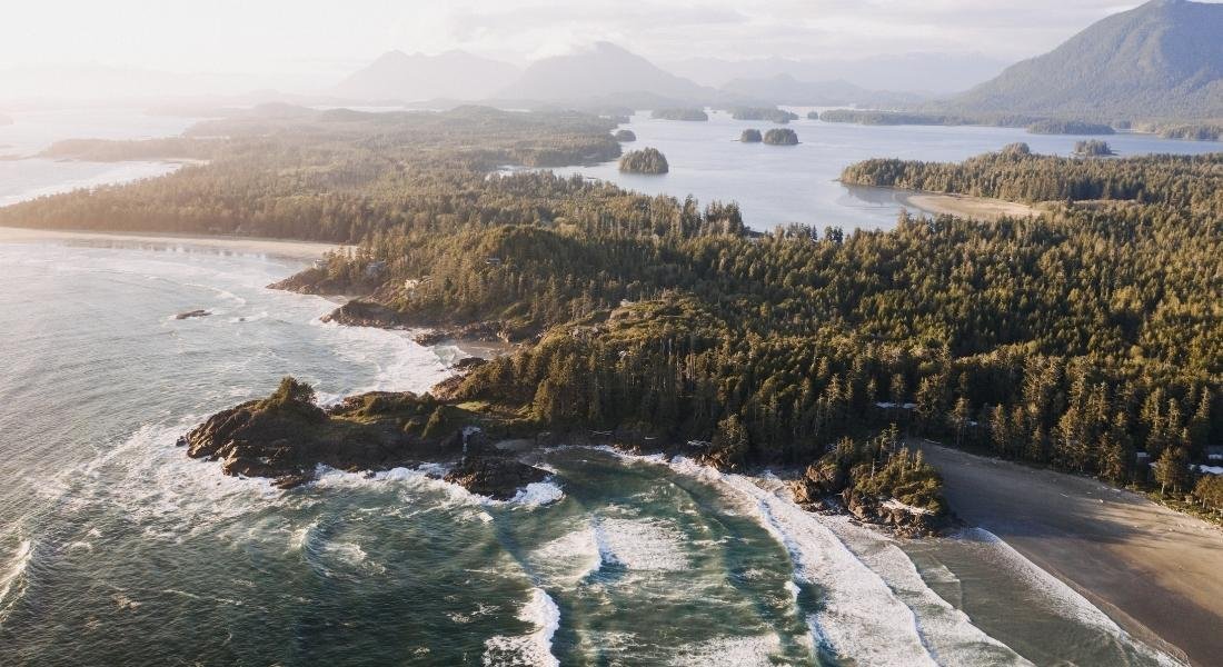 La côte pacifique de l'ile de Vancouver vue du ciel
