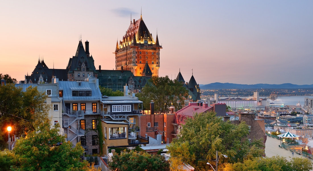 Vieux Québec et château Frontenac à la nuit tombante
