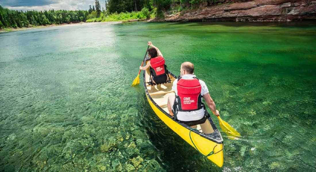 Canot sur la rivière Bonaventure dans la Baie-des-Chaleurs