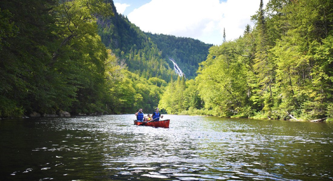 Canot en famille sur la rivière Bras-du-Nord