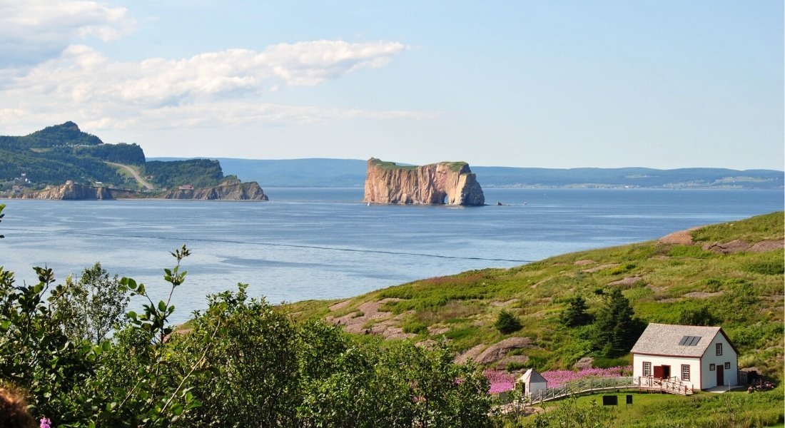 Rocher Percé vu depuis l'île Bonaventure