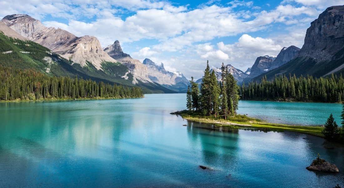 Adobe-221843239 @R.M. Nunes RV rental in western Canada