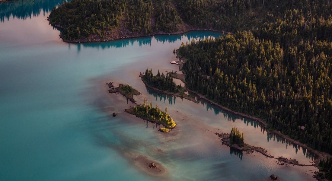 Vue aérienne sur le lac Garibaldi