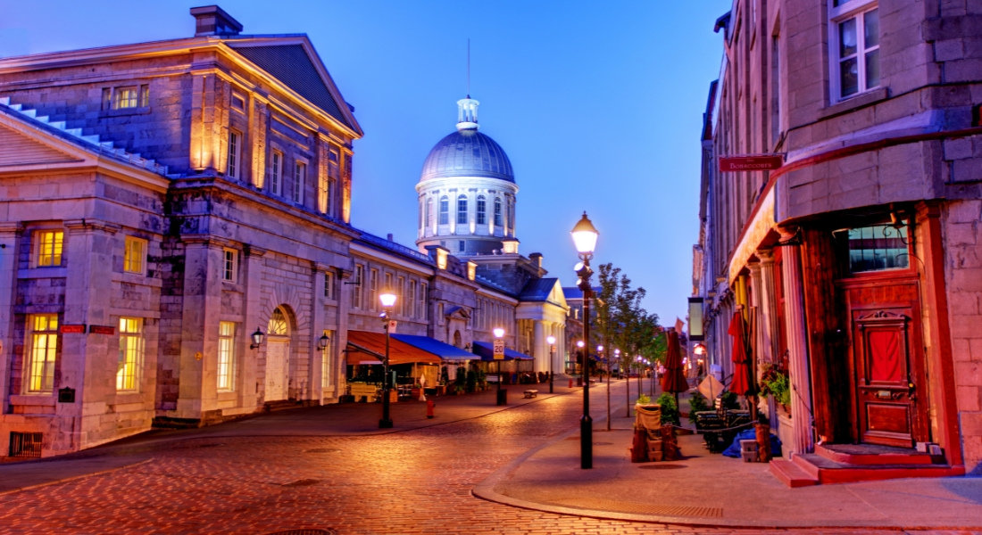 Vieux Montréal à la nuit tombante