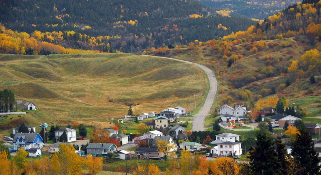 Le village de Sainte-Rose-du-nord sous les couleurs d'automne