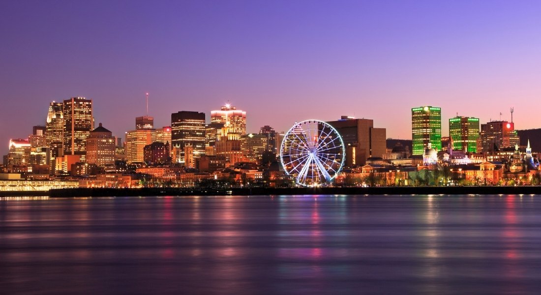 null Montréal en soirée lors d'un road trip au Québec