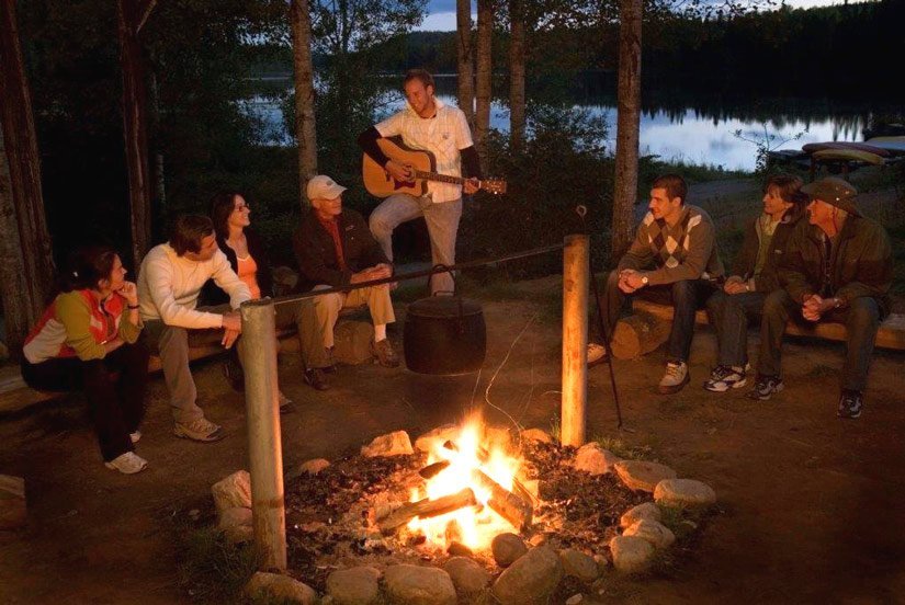Feu de camp à la Seigneurie du Triton Feu de camp à la Seigneurie du Triton