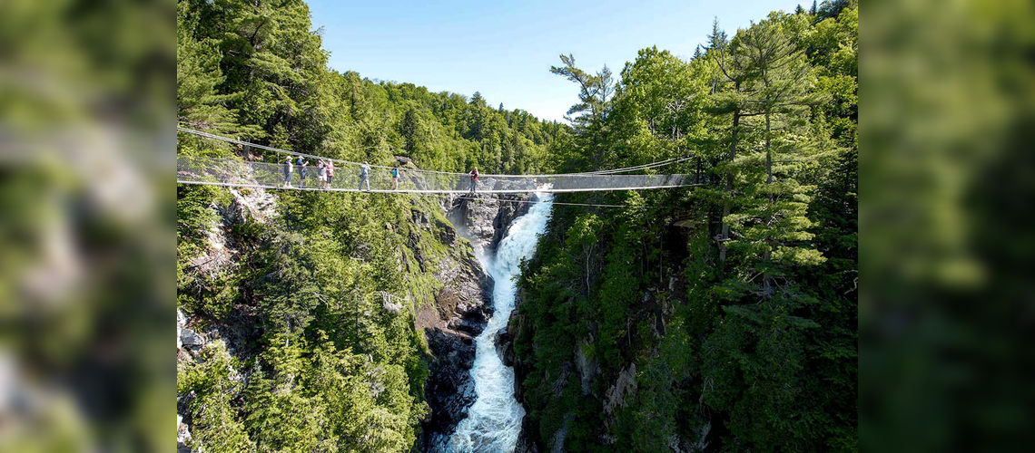Haute passerelle pietonne