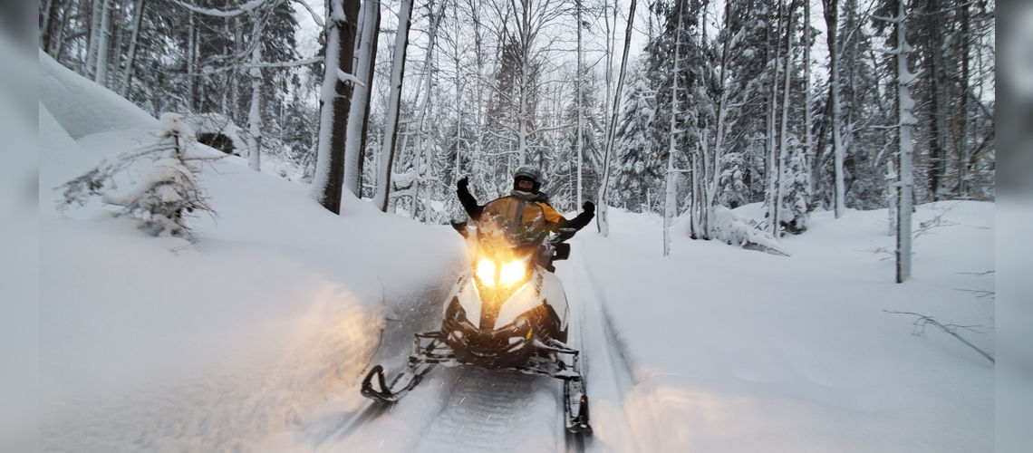 Excursion de motoneige, Laurentides, QC