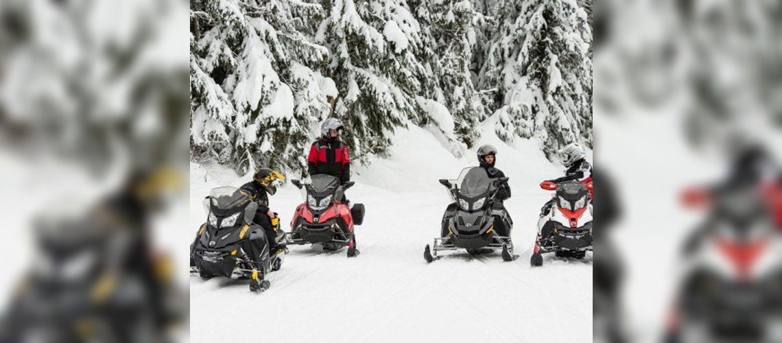 Randonnée en motoneige dans la Vallée-Bras-du-Nord