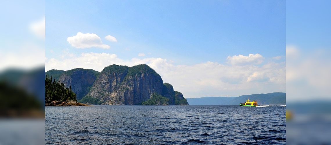 Bateau mouche sur le Fjord