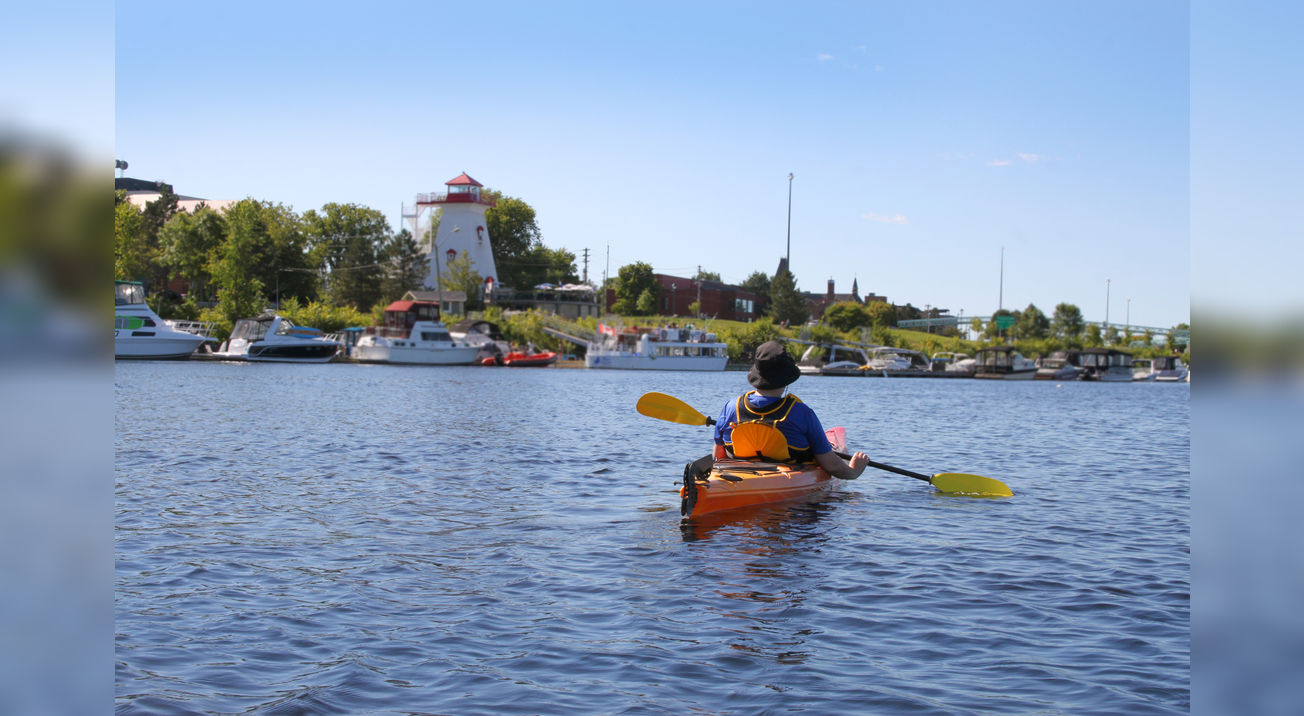 Kayak sur la rivière St-John, Fredericton, Nouveau-Brunswick