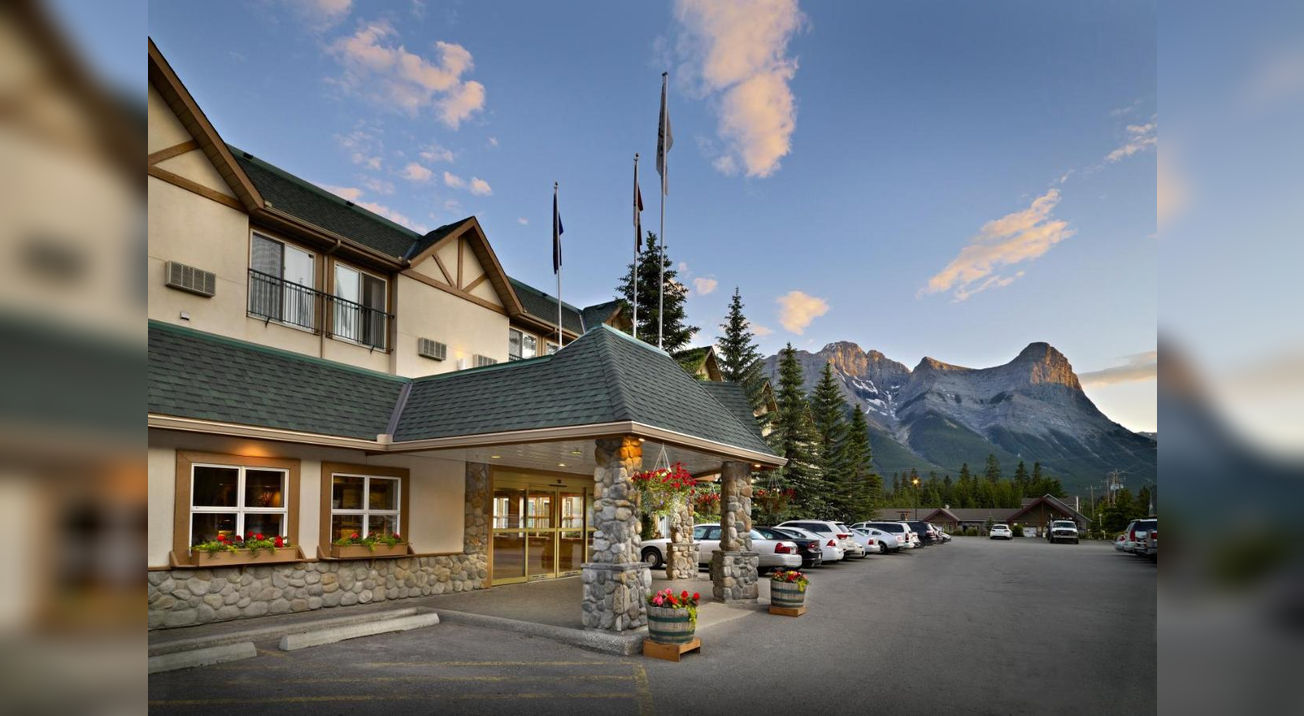 Coast Canmore Hotel