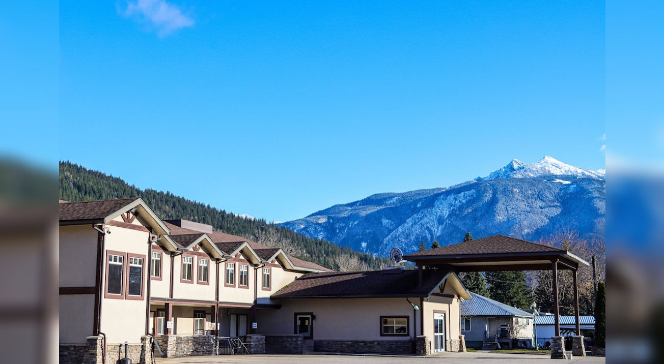 Northwinds Hotel Revelstoke by Basecamp